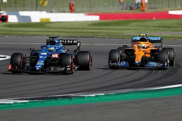 f1-buyuk-britanya-grand-prixsinde-kazanan-lewis-hamilton-verstappen-ve-hamilton-kazasi-damga-vurdu-1626631574293.jpeg