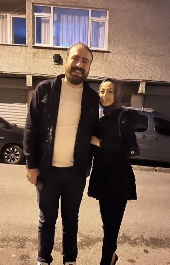 istanbulda-adliyede-velayet-kavgasinda-tehditler-havada-ucustu-hepinizi-oldurecegim-kefenlerinizi-hazirlayin-1765355498738.jpeg Ebubekir Baran ve ölen eşi Sema Nur S. (Fotoğraf:DHA)