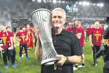 Jose Mourinho gitti de Rossi geldi