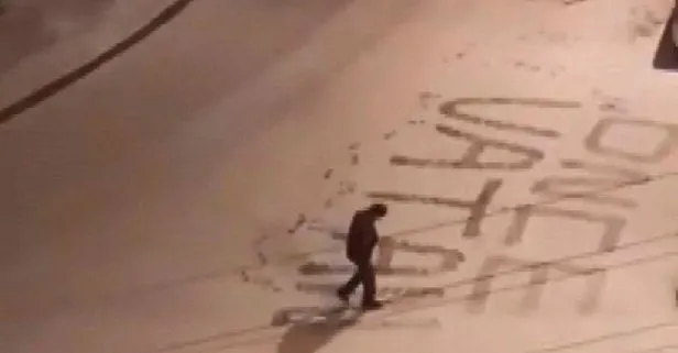 Kırşehir’de polis memurunun karla kaplı yola ‘Önce Vatan’ yazması sosyal medyada paylaşım rekorları kırdı