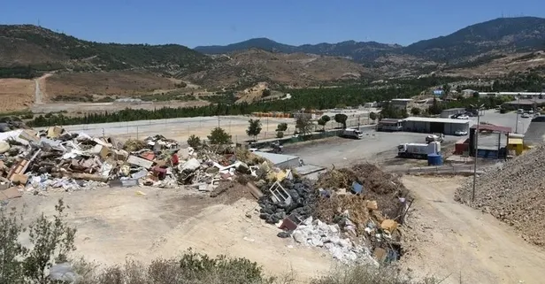 Sözde çevreci CHP’li Bayraklı Belediyesi kaçak çöplük alanı oluşturup üzerini toprakla kapatmış | Site sakinleri perişan!