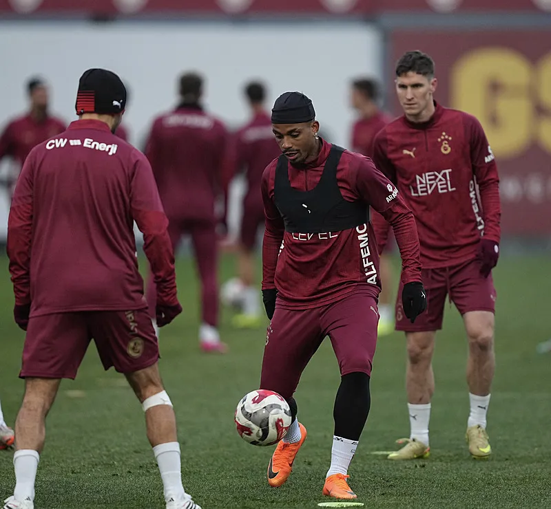 Galatasaray Gaziantep karşısında! Buruk'tan orta saha kararı - 12