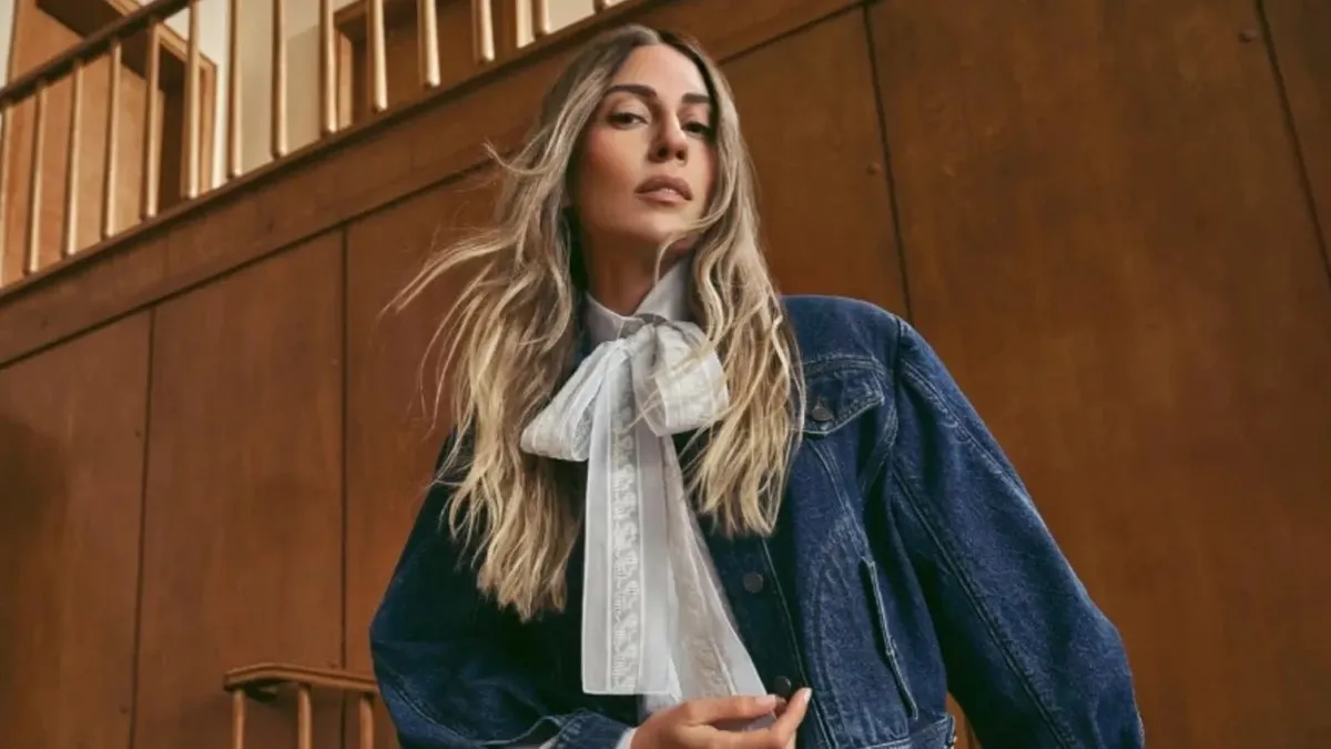 Sinem Kobal’dan düğün sonrası taze kareler! Yeni gelin Katie Christie ile pozları sosyal medyayı salladı