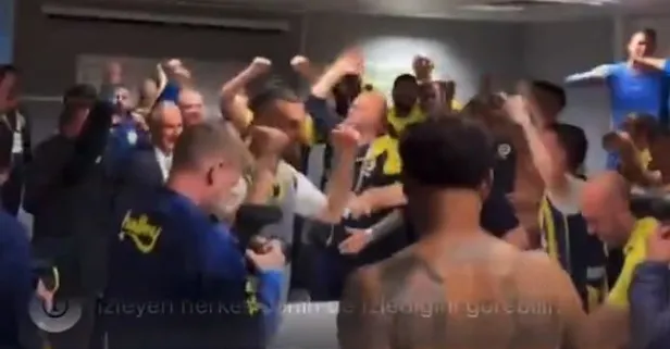 Fenerbahçeli futbolculardan Galatasaray'a şok küfür! İşte soyunma odası görüntüleri