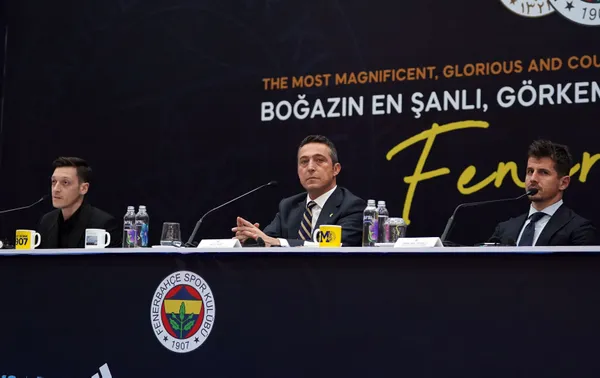 mesut-ozilin-fenerbahceye-transferi-dunya-basininda-almanlar-mesutun-donmemesini-icerledi-1611830069384.jpg