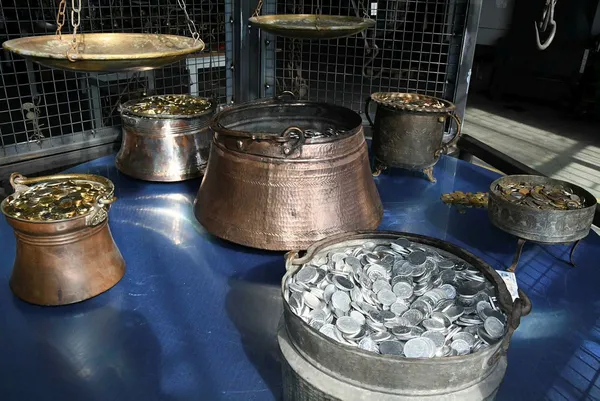 40-yildir-topladiklarini-evine-sigdiramadi-1-kurusla-basladi-10-bin-esya-biriktirdi-1614156049239.jpg 40 yıldır topladıklarını evine sığdıramadı! 1 kuruşla başladı 10 bin eşya biriktirdi!-9