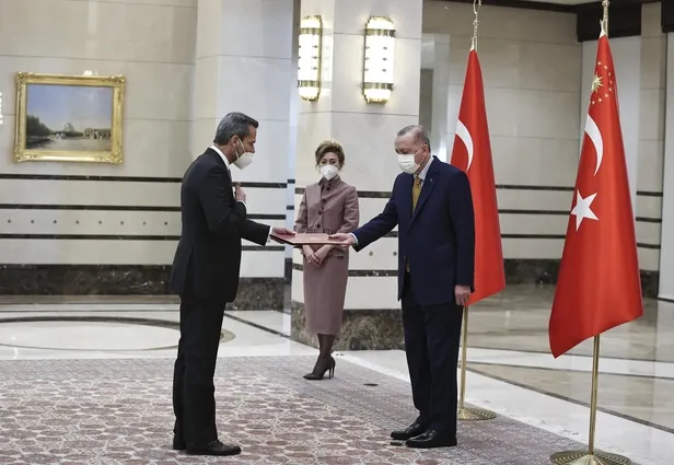 son-dakika-baskan-erdogandan-cumhurbaskanligi-kulliyesinde-pes-pese-onemli-kabuller-1608739359865.jpeg Son dakika: Başkan Erdoğan'dan Cumhurbaşkanlığı Külliyesi'nde peş peşe önemli kabuller-6