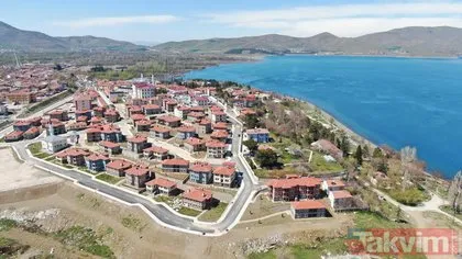 Elazığ’da depremzedelere göl manzaralı evler