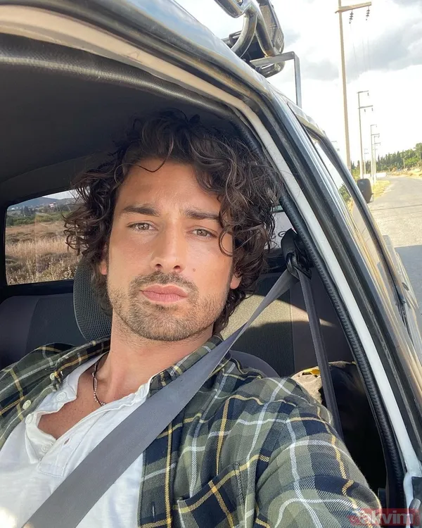 Navruz'un oyunculuğunun yanı sıra özel hayatı da dikkat çekiyor. Ünlü ismin hayranları özellikle oyuncunun memleketini merak ediyor.