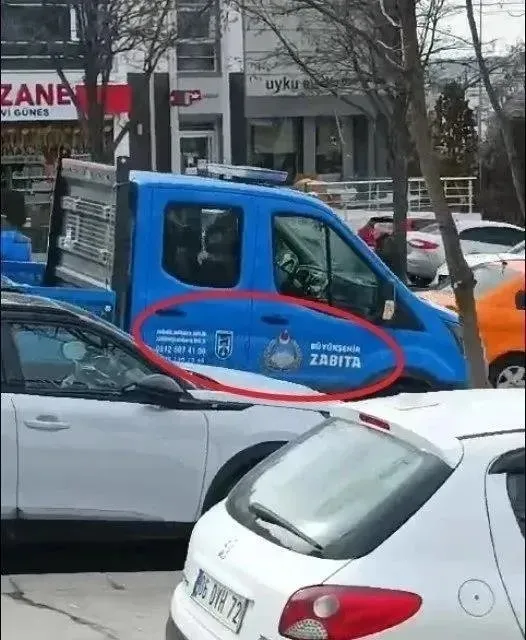 once-kadikoy-simdi-de-merter-chpnin-pankart-hazimsizligi-suruyor-bu-vandallik-31-martta-bitecek-1707842408466.jpeg Önce Kadıköy şimdi de Merter! CHP'nin pankart hazımsızlığı sürüyor: Bu vandallık 31 Mart'ta bitecek-4