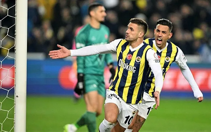 fenerbahce-karagumruk-yendi-liderligi-geri-aldi-1701021278890.jpeg Fenerbahçe Karagümrük' yendi liderliği geri aldı!-4