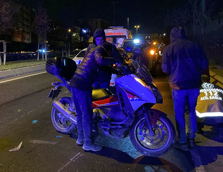 Şişli’de kontrolden çıkan motosiklet yan yattı