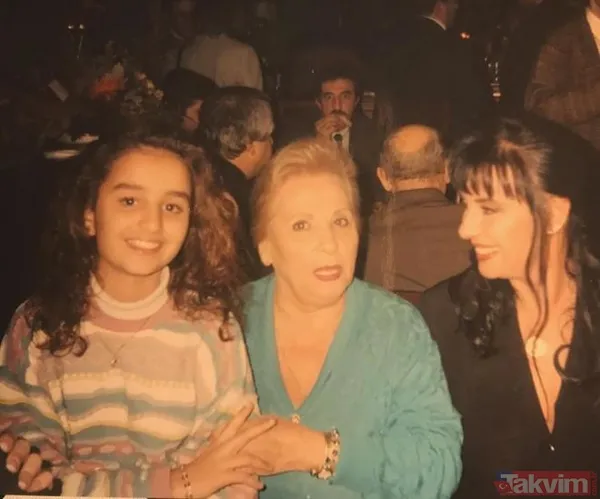 Yeşilçam'ın Sultan'ı Türkan Şoray'ın kızı Yağmur Ünal'dan 'ben de burdayım' pozları! Fizik boy pos her şey tam 'annesinin kızı' - 24