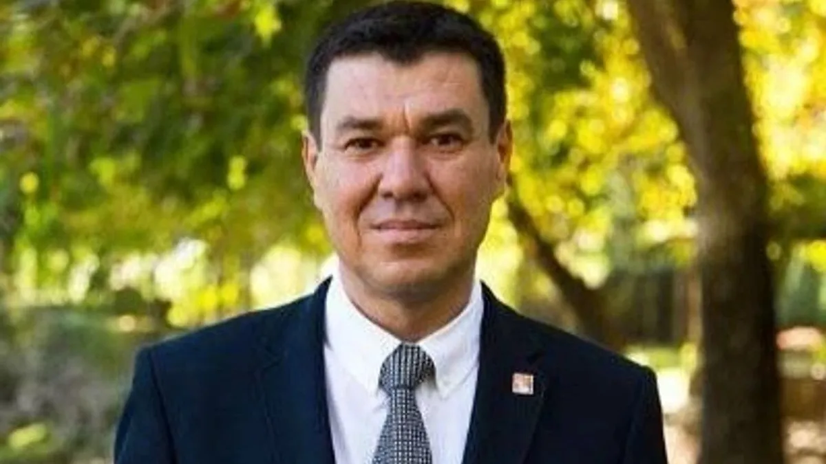 chpde-antalya-ve-kayseri-il-baskanlari-gorevden-alindi-1782217826097.jpeg CHP’de Antalya ve Kayseri’de değişim: Nail Kamacı ve Ufuk Ozan Gözbaşı görevden alındı-5