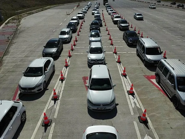 Tatilcilerin dönüş yolculuğu! Anadolu Otoyolu'nun Sakarya geçişinde trafik yoğunluğu yaşanıyor-6