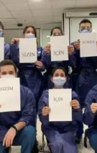 Bakan Koca Twitter'dan duyurmuştu: Türkiye saat 21.00'de sağlık çalışanlarını alkışladı