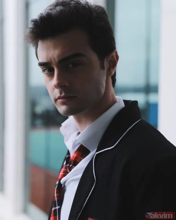 Kardeşlerim’in yakışıklı Ömer’i Bilal Yiğit Koçak annesinin birebir kopyası! Görenler ablası sandı güzelliğiyle büyüledi - 19