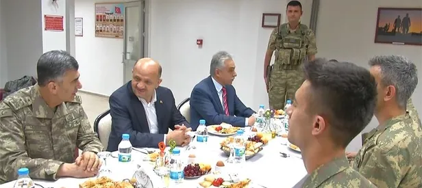 Bakan Işık Dağlıca'daki askerlerle sahur yaptı