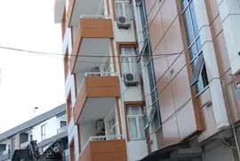 Müşteri 3. kattan aşağıya atladı!