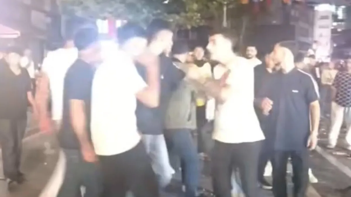 Beyoğlu'nda Poizi konserinde tekmeli yumruklu kavga: Polis ve özel güvenlik görevlileri tarafları ayırdı