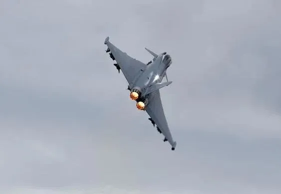 bakan-yasar-gulerin-aciklamasi-sonrasi-merak-konusu-oldu-eurofighter-typhoon-ozellikleri-neler-f-35-ile-arasin-1700247949802.jpeg Bakan Yaşar Güler'in açıklaması sonrası merak konusu oldu! Eurofighter Typhoon özellikleri neler? F-35 ile arasındaki hangi farklar var?-18
