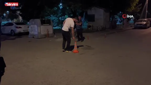 Kız arkadaşıyla yürüyen genç silahlı saldırıya uğradı