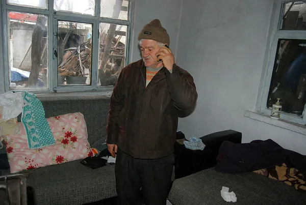 yasli-adamin-hayallerini-yiktilar-ali-guven-sadece-evlenmek-istemisti-ama-vefat-eden-esinden-kalan-arsasi-da-gitti-1611678165336.jpg Yaşlı adamın hayallerini yıktılar! Ali Güven sadece evlenmek istemişti ama vefat eden eşinden kalan arsası da gitti-4