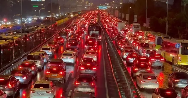 İstanbul'da trafik yoğunluğu yüzde 85'e çıktı: Hangi yollarda yoğunluk var?