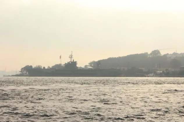 ABD savaş gemisi USS Mount Whitney Sarayburnu Limanı'nda! Perşembe günü Karadeniz'e geçecek