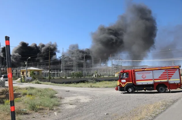 Son dakika: Van'da trafo merkezinde yangın!
