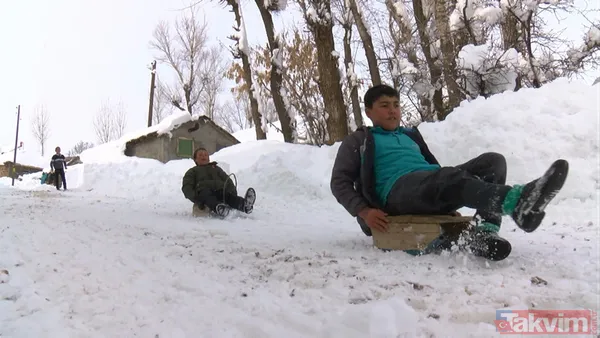 1800 rakımdaki köy kara gömüldü! 2 metre yüksekliğe çıktı - 15