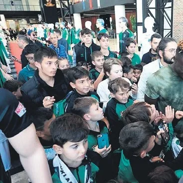 Dan Agyei’ye sevgi seli