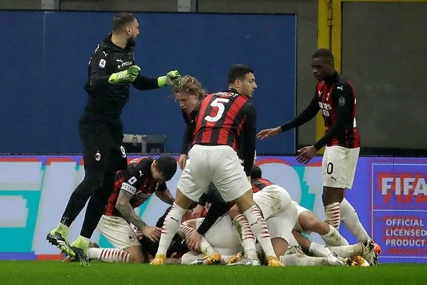 milan-hakan-calhanoglunun-yildizlastigi-macta-lazioyu-maglup-etti-1608764476048.jpeg Milan Hakan Çalhanoğlu'nun yıldızlaştığı maçta Lazio'yu mağlup etti-2
