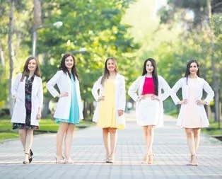 Mankenlere taş çıkarttılar