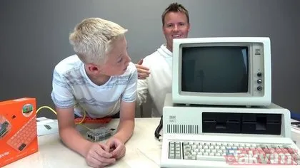 Dünyanın ilk kişisel bilgisayarını paramparça ettiler! İçinden bakın neler çıktı neler