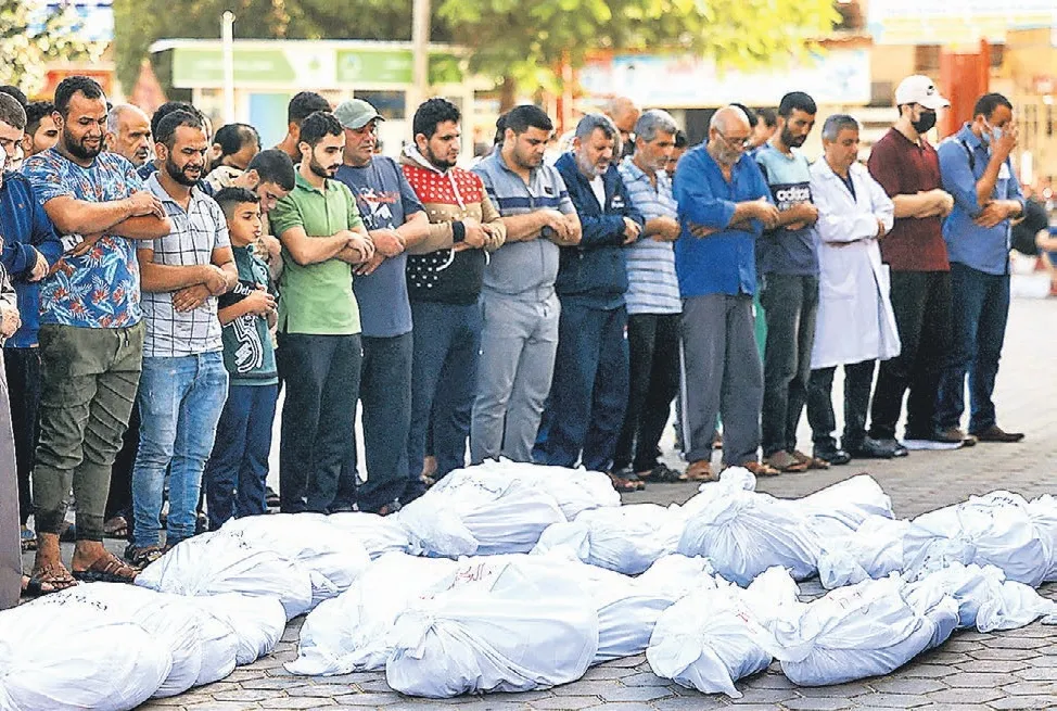 Gazze’de kefen kalmadı