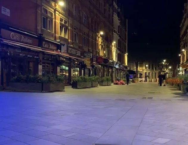 İngiltere de koronavirüs kısıtlamasına geçti