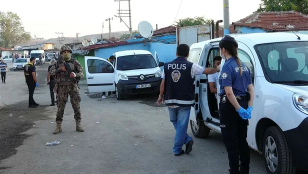 Son dakika: Tekirdağ Çorlu'da helikopter destekli şafak operasyonu: Anahtarlık görünümlü suikast silahı ele geçirildi-2