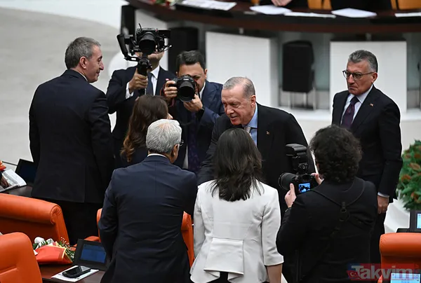TBMM'de renkli anlar! Önce açılış sonra resepsiyon... Başkan Erdoğan'dan "biriz beraberiz" mesajı: Tek tek tokalaştı - 41