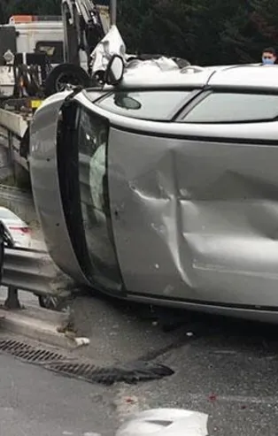 Beşiktaş’ta otomobil devrildi! Sürücü yara almadan kurtuldu