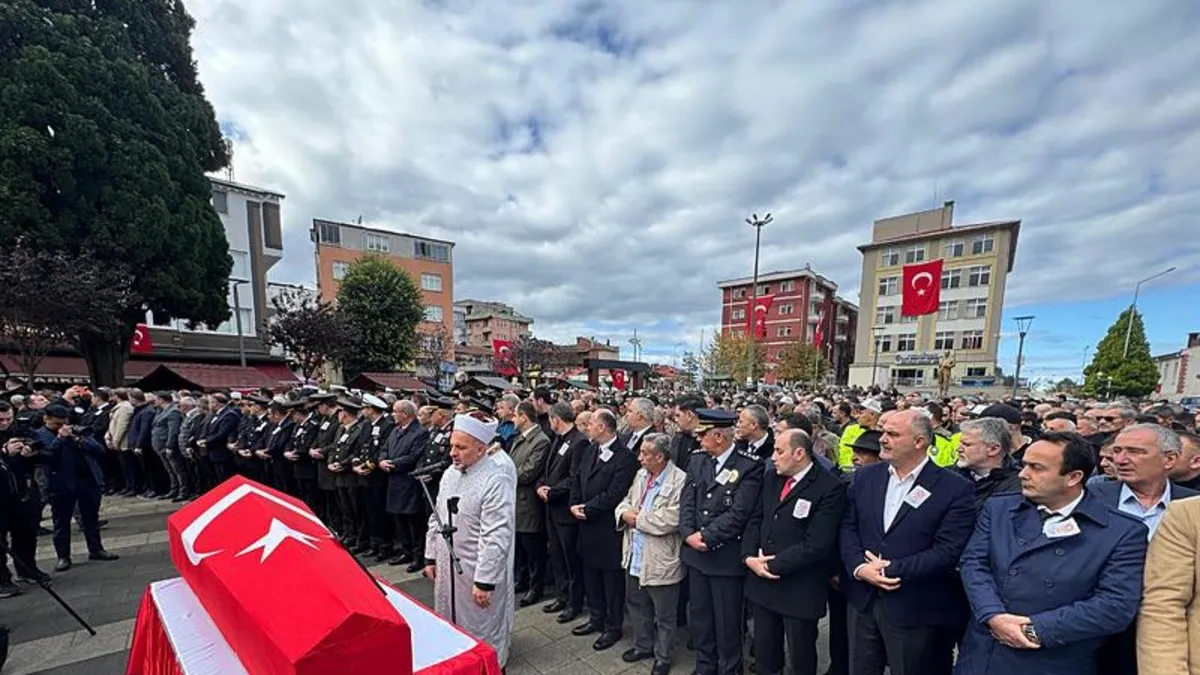 İstanbul'da trafik kazasına müdahale ederken şehit olan polis toprağa verildi | İETT şoförü tutuklandı