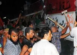 İsrail Büyükelçiliği’ne girdiler