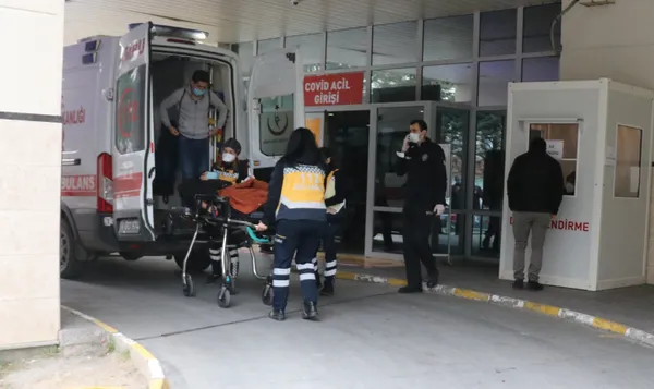boluda-parkta-yuruyen-genc-kiz-tanimadigi-biri-tarafindan-3-yerinden-bicaklandi-1608723223105.jpg Son dakika: Bolu'da parkta yürüyen genç kız tanımadığı biri tarafından 3 yerinden bıçaklandı-8