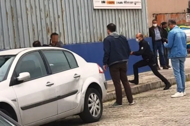 Aydın'da intihara kalkışan bir kişinin kafasına dayadığı tüfeği polis böyle aldı