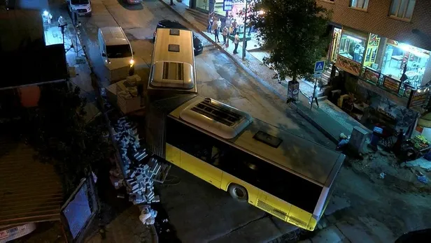 Son dakika: İstanbul Sultangazi'de İETT otobüsü ortadan ayrıldı: Facianın eşiğinden dönüldü-2