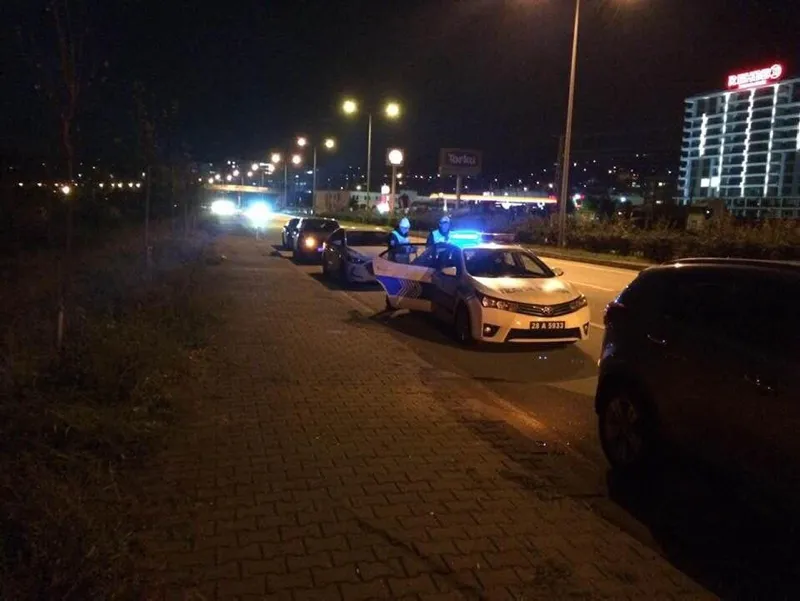Giresun'da 'dur' ihtarına uymayan sürücü polislere çarptı - 8