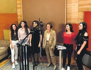 Genç kadınlara şarkıyla seslenecek
