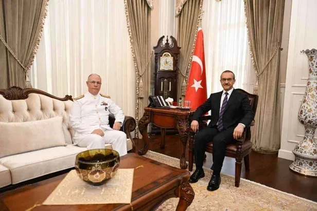 donanma-komutani-koramiral-kadir-yildiz-kimdir-kadir-yildiz-nereli-kac-yasinda-hangi-gorevlerde-bulundu-iste-h-1690911817253.jpg Kadir Yıldız nereli, kaç yaşında, hangi görevlerde bulundu? Donanma Komutanı Koramiral Kadir Yıldız kimdir? İşte hayatı ve biyografisi-3