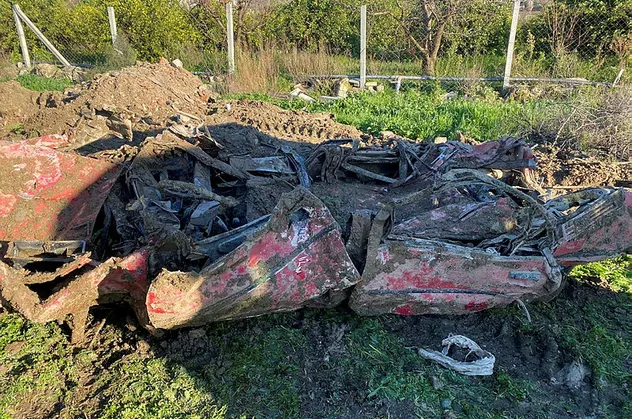 Aydın Kuşadası'nda toprağa gömülü halde bulunan otomobille ilgili kriminal inceleme