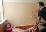 Iraklı baba, 13 yaşındaki kızını kemerle dövdü